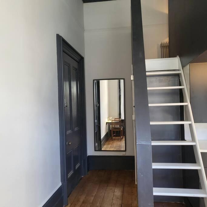 21 Mini Loft Apartment - Great Location - Comfy King Size Bed برايتون المظهر الخارجي الصورة