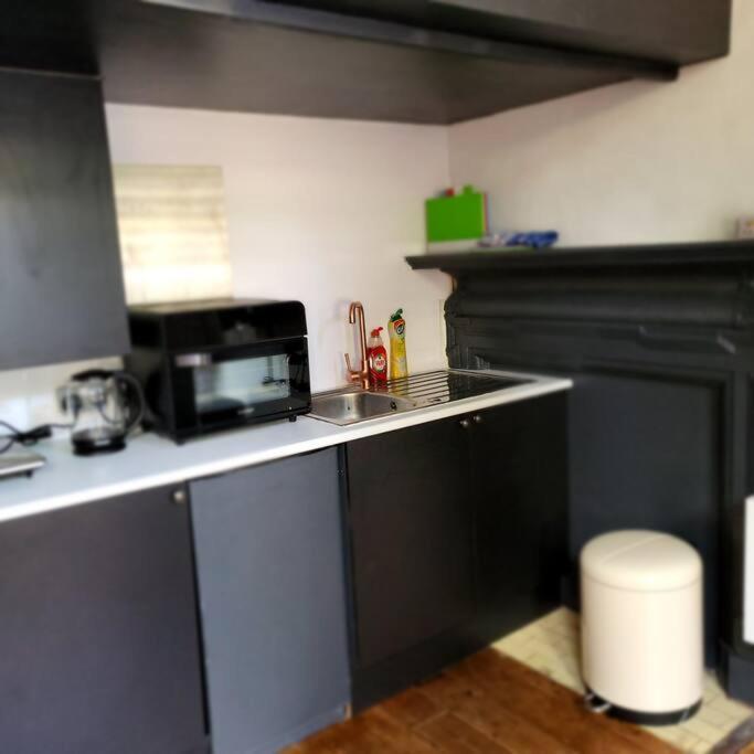 21 Mini Loft Apartment - Great Location - Comfy King Size Bed برايتون المظهر الخارجي الصورة