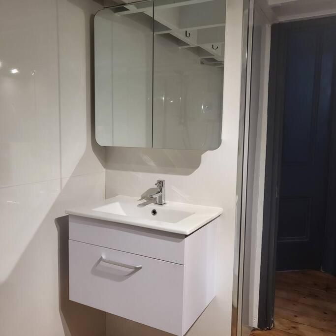 21 Mini Loft Apartment - Great Location - Comfy King Size Bed برايتون المظهر الخارجي الصورة