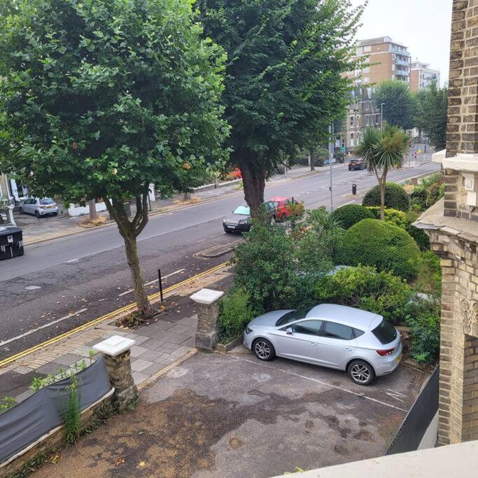 21 Mini Loft Apartment - Great Location - Comfy King Size Bed برايتون المظهر الخارجي الصورة