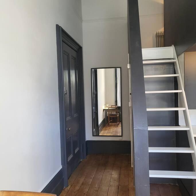 21 Mini Loft Apartment - Great Location - Comfy King Size Bed برايتون المظهر الخارجي الصورة